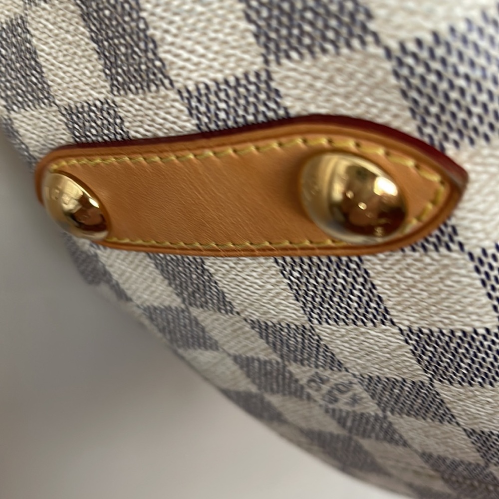 Authentic Louis Vuitton - Picture 4 of 8